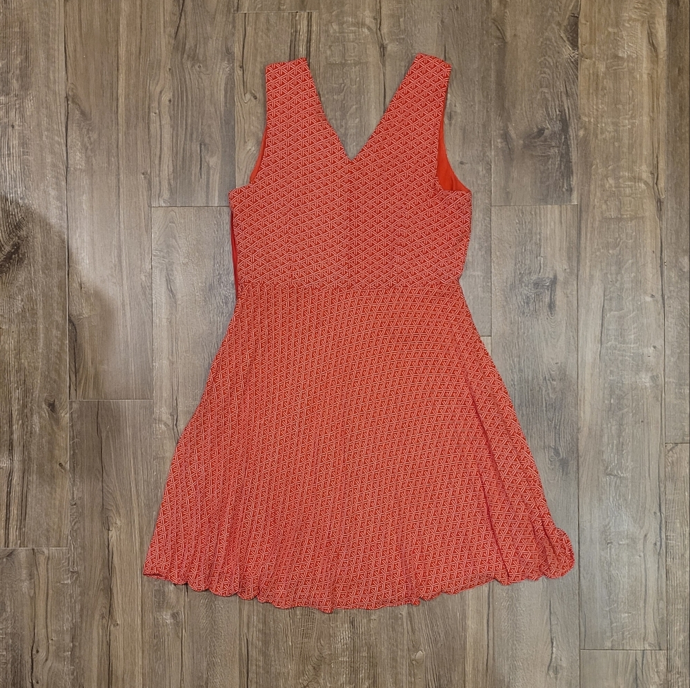 BANANA 🍌 REPUBLIC orange geometric pleated v-neck midi dress